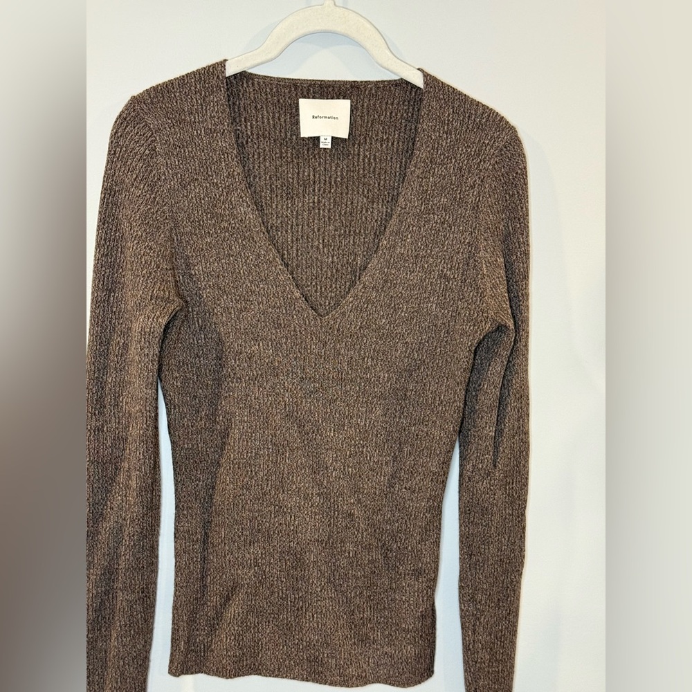 Reformation Valencia Regenerative Merino V-Neck in Mole Cocoa